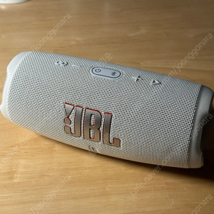 jbl charge5 화이트 판매(+휴대용백 드림)