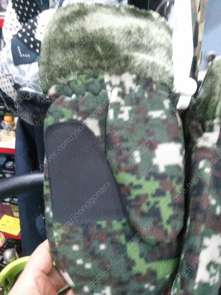 찬바람부는 날씨에 따듯한 밀리터리카모 벙어리 방한장갑 팝니다.--5