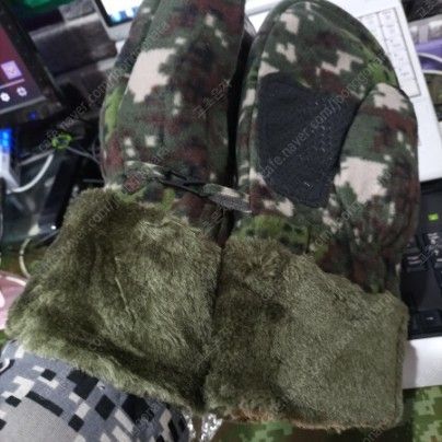 찬바람부는 날씨에 따듯한 밀리터리카모 벙어리 방한장갑 팝니다.--6
