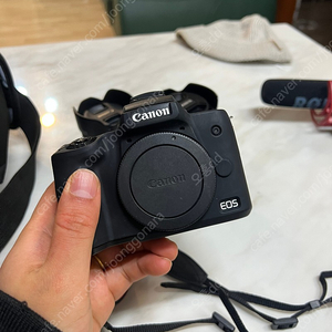 Eos m50 mk2 59만원에 팝니다 번들렌즈 배터리2개 가방 포함