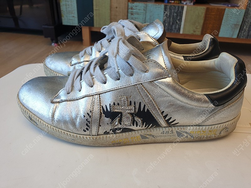 프리미아타 실버 스니커즈 이미지