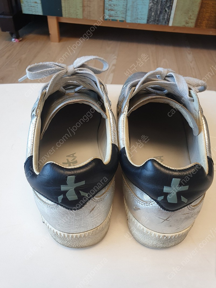 프리미아타 실버 스니커즈 이미지