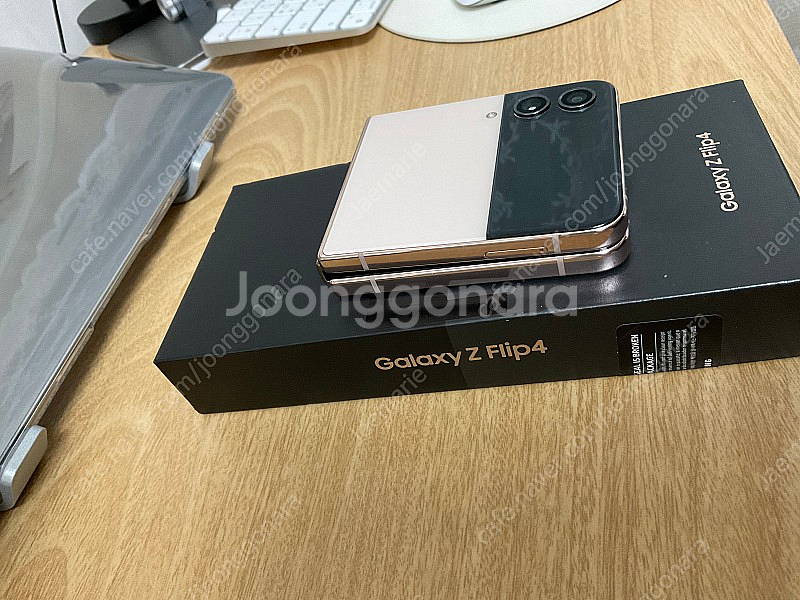 Z플립4 256GB 핑크골드--2