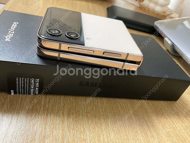 Z플립4 256GB 핑크골드--3