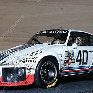 1/18 exoto Porsche 935 Turbo #40, 1976 Finish Line (Martini Version), Pit stop Figure