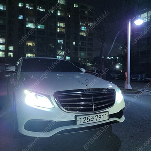 벤츠 W213 E220D 4MATIC EXCLUSIVE 17년 13만 키로 외장 폴라화이트 내장 검정나파가죽 2590만판매합니다.