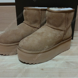 [새상품 ]23FW UGG240 클래식 플랫폼 미니