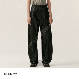 더오픈프로덕트 FAUX LEATHER ROUNDING PANTS, BLACK