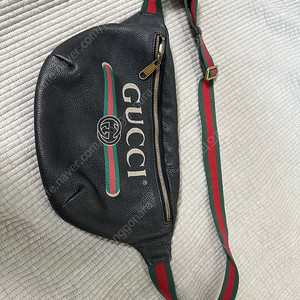 구찌 GUCCI 힙색 슬링백 저렴하게 판매합니다