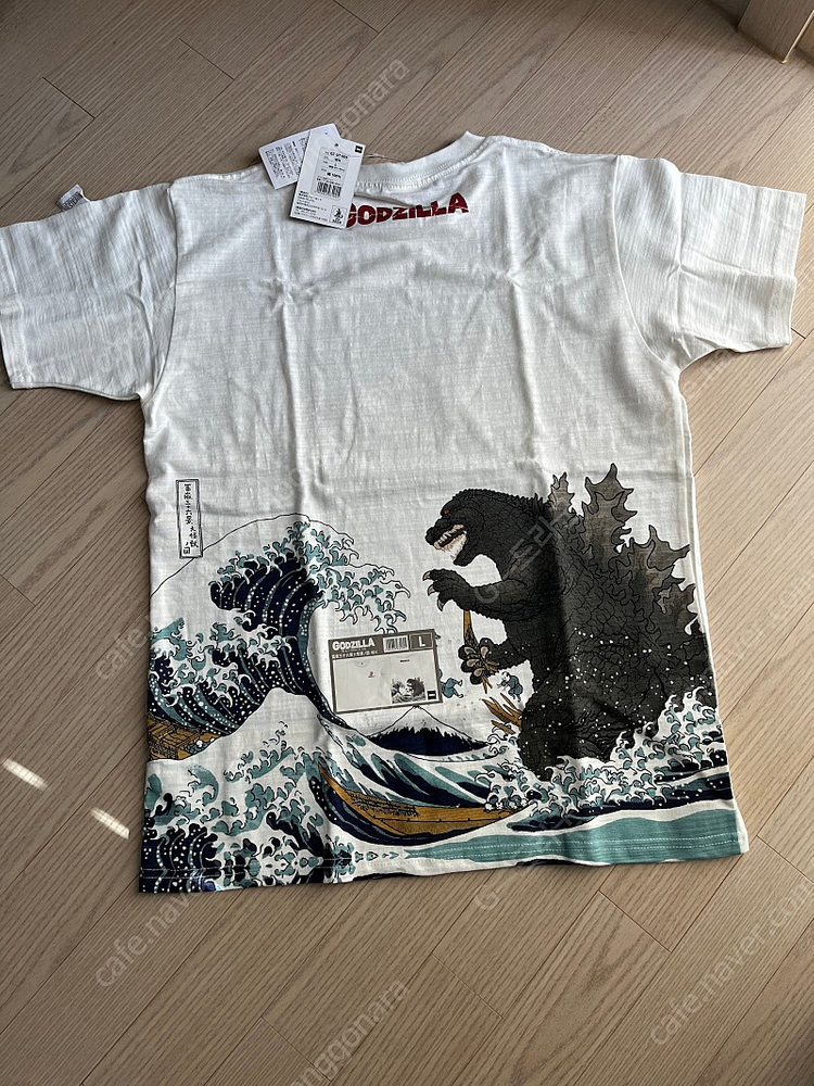 도쿄에서 구매한 고질라 티셔츠팝니다(정품) L사이즈이지만 실제사이즈는 국내M입니다--2