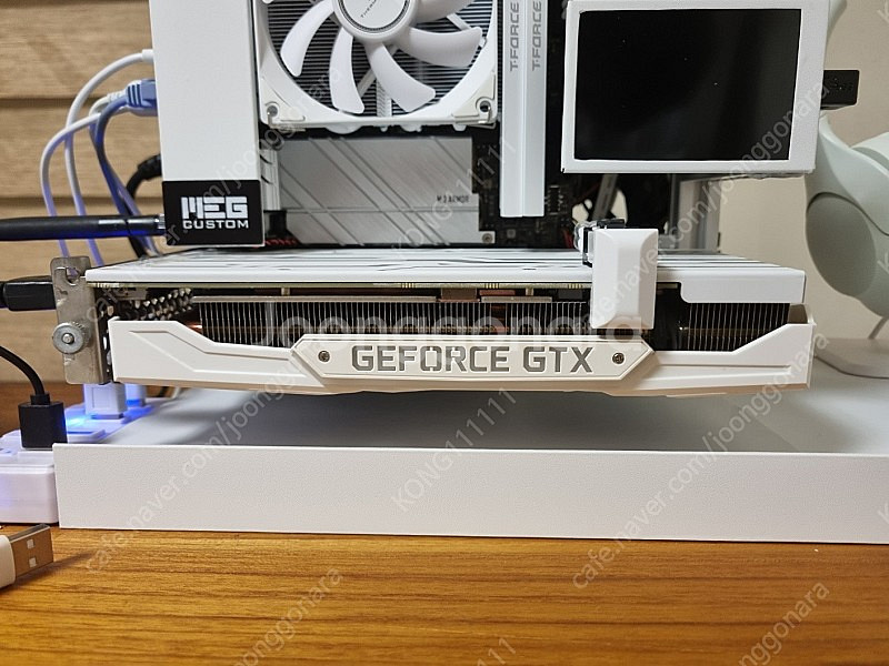 이엠텍 1660TI 화이트 팝니다--0