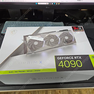 RTX4090 슈프림X 미개봉 새제품 판매합니다.