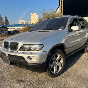 BMW X5 E53 부품차 각개합니다 휠,시트,내장재,우드,핸들,기어봉,앞범퍼,뒷범퍼,후미등,전조등,공조기,그릴,트렁크,사이드미러,쇼바,엔진,미션부품,센터콘솔,디퍼런셜,본넷,문짝