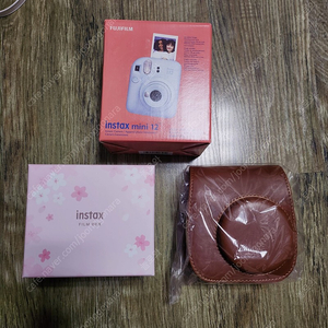인스탁스 미니12 + 필름 40매(벚꽃에디션) + 브라운 케이스 미개봉 새제품 판매합니다.