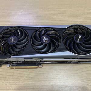 이엠텍 사파이어 니트로플러스 RX 6800 게이밍OC 16GB GDDR6 그래픽카드 팝니다