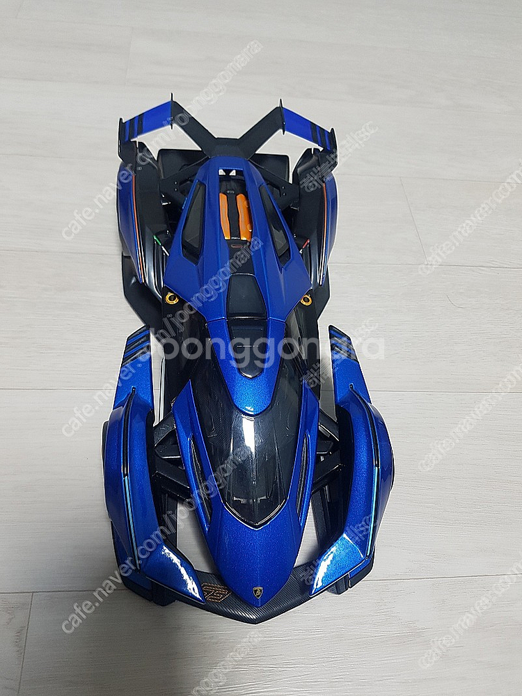 람보르기니 다이캐스트 1:18 비전카 판매합니다--0