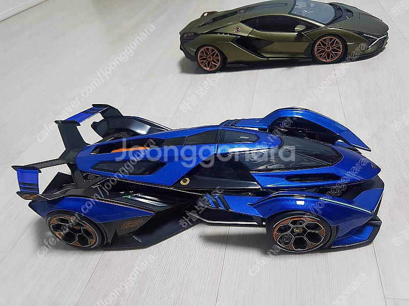 람보르기니 다이캐스트 1:18 비전카 판매합니다--1