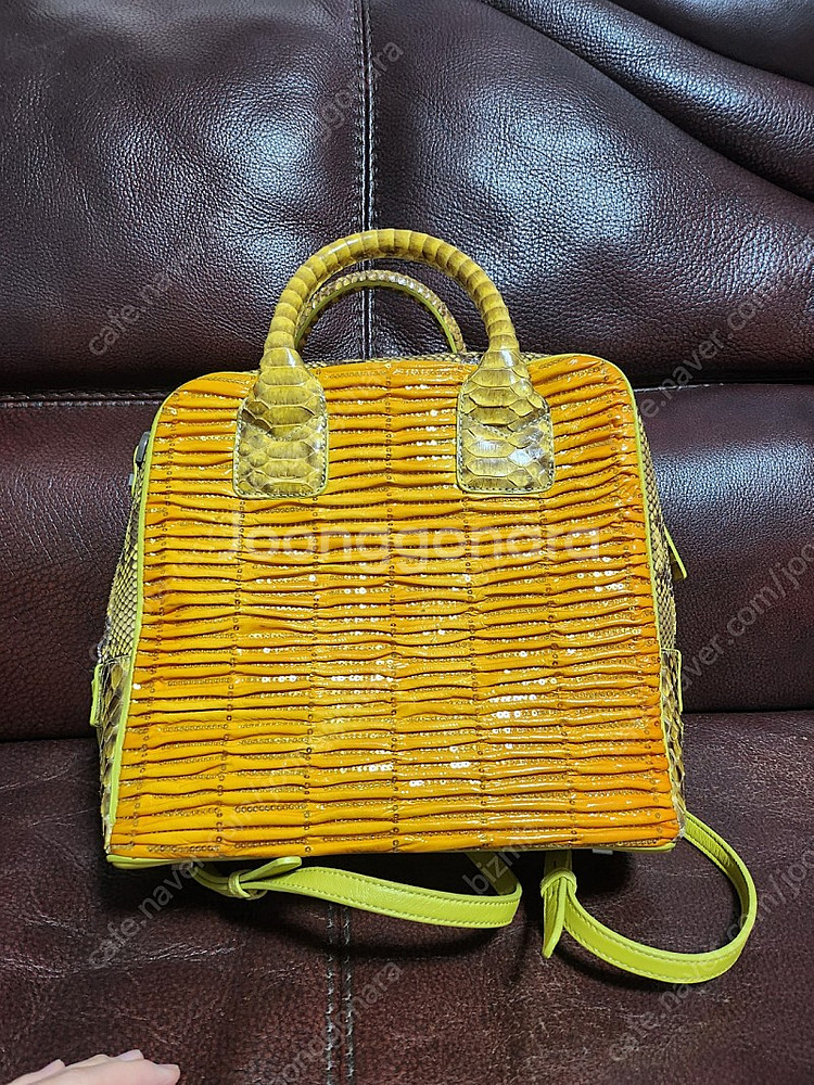 힐리앤서스 3ways 파이톤 백팩겸 숄더백--2