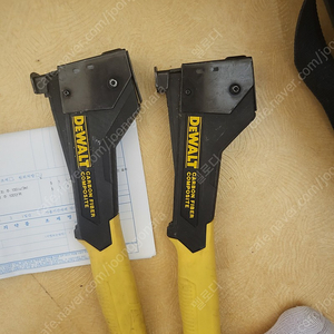 디월트 해머타카 2개