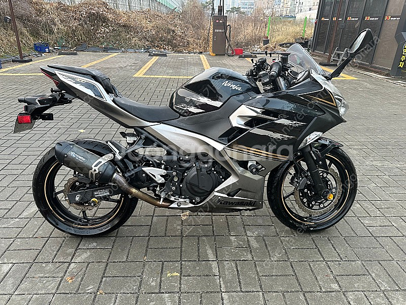 2019년식 가와사키 닌자 400 리미티드색상 판매함다--2