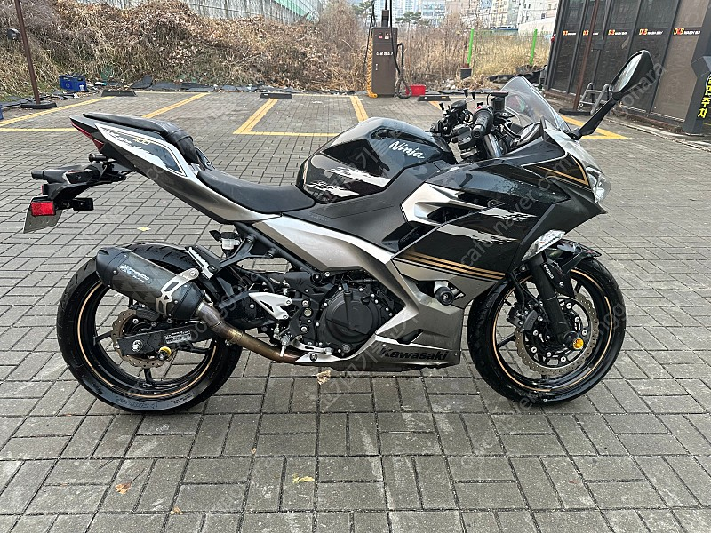2019년식 가와사키 닌자 400 리미티드색상 판매함다 이미지