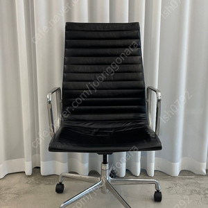 허먼밀러 알루미늄 그룹체어 팝니다 (Aluminum Group Chair High Back)