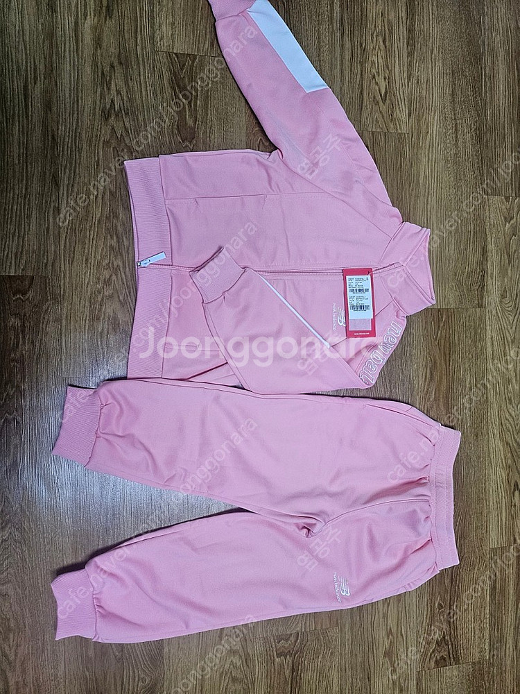 뉴발란스 키즈 여아 기모 트레이닝세트 120 택있는 새상품 택포 7만원--0