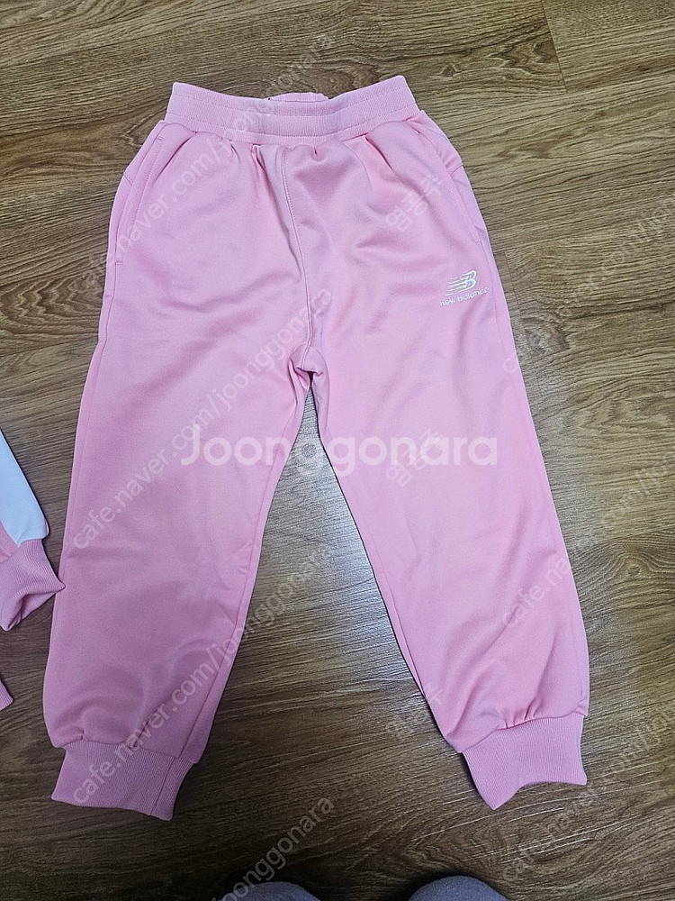 뉴발란스 키즈 여아 기모 트레이닝세트 120 택있는 새상품 택포 7만원--4