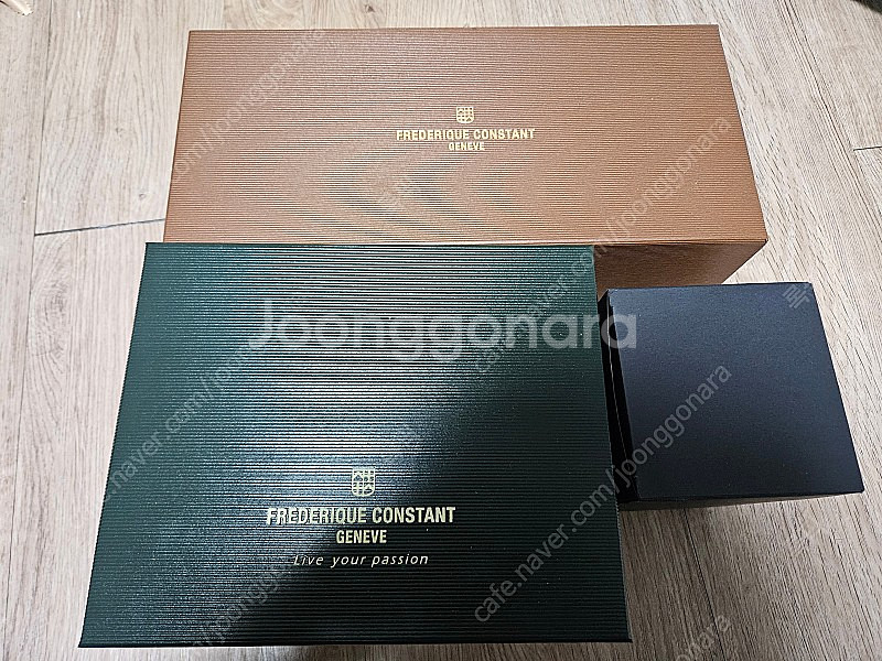 프레드릭 콘스탄트 까레 하트비트 신형 흰판 판매합니다--3