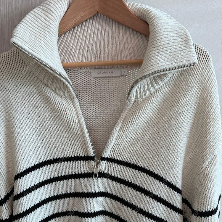 지오다노 여성하프집업 스트라이프 니트 s팔아요.--1