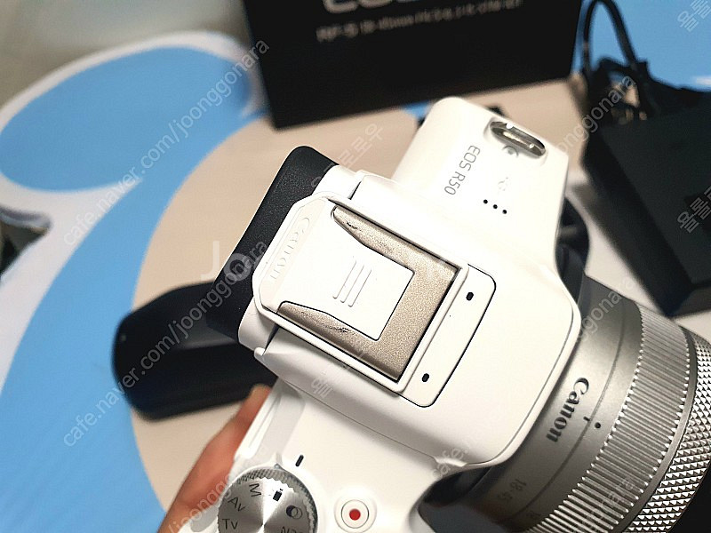 캐논 EOS R50 White 풀박스 + 정품 삼각대 ...--1