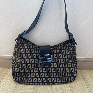 펜디 주카 숄더백 맘마백