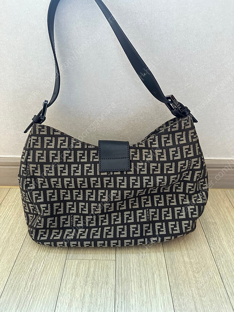 펜디 주카 숄더백 맘마백--1