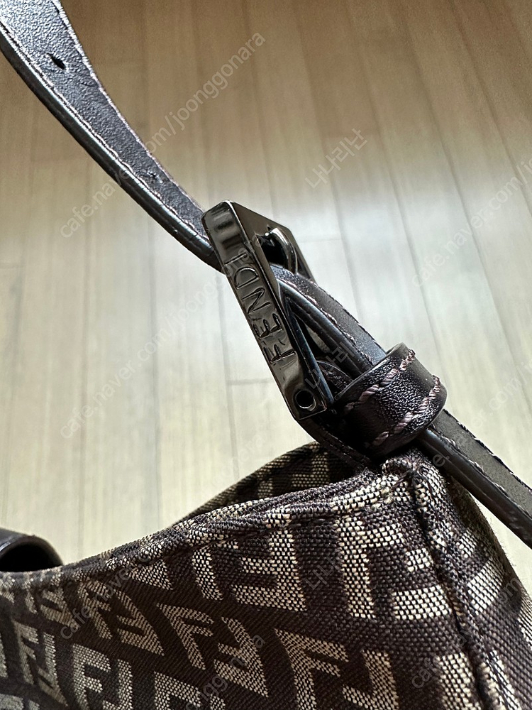 펜디 주카 숄더백 맘마백--5