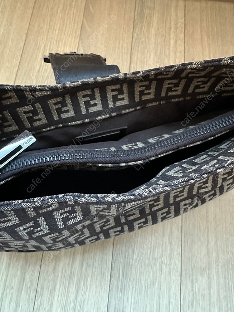 펜디 주카 숄더백 맘마백--6