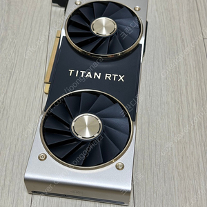 엔디비아 타이탄RTX 24GB 글픽 판매합니다. 75만 상태 양호