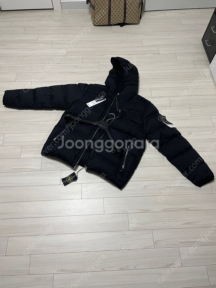 (새제품)스톤아일랜드 심리스 패딩 블랙 라지--0