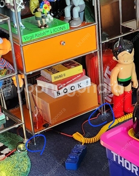 버질아블로 나이키 책 판매합니다--2