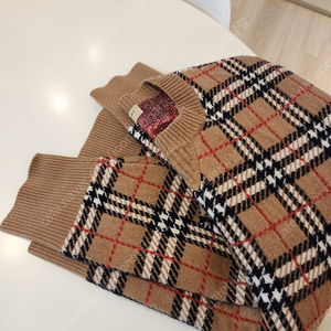 버버리 캐시미어 100% 니트 스웨터 판매 (105 L사이즈)