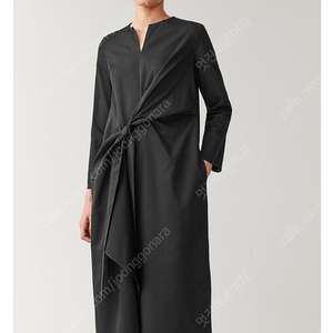 코스 옷 정리 - 블랙 프론트 타이 드레스