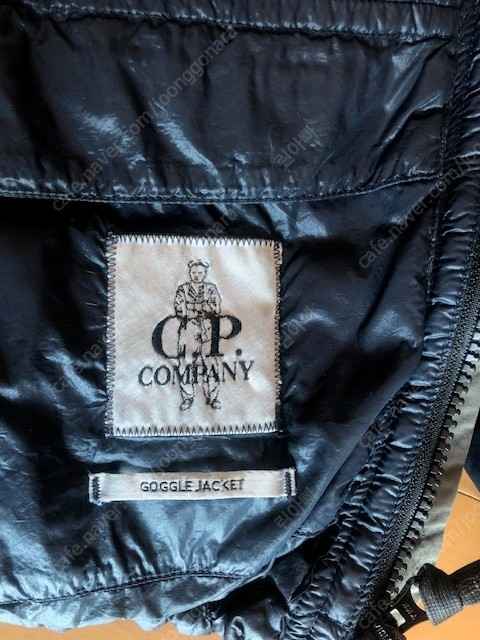 CP 컴퍼니 고글 수류탄 오리털 패딩 매장판 정품 판매 합니다.--2