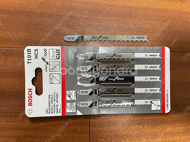 보쉬 직쏘 GST700 미사용 팝니다(칼날 포함)--1