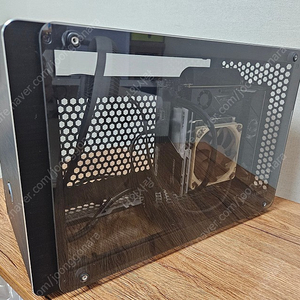 REIJINTEK OPHION ITX PC 케이스 팝니다.
