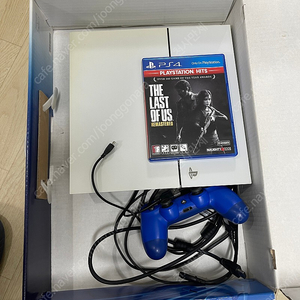 ps4 팝니다. 라스트오브어스 리마스터랑 같이 팔아요..