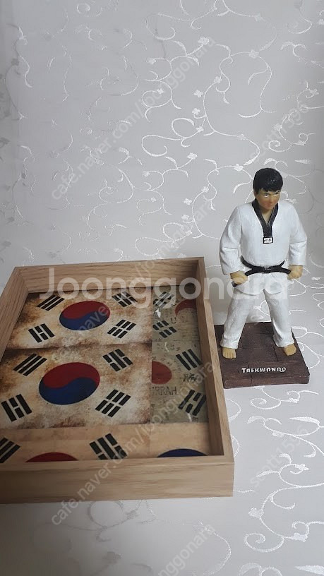 태권도 기본자세 모형 with 앤틱 태극기 배경 프레임...--4