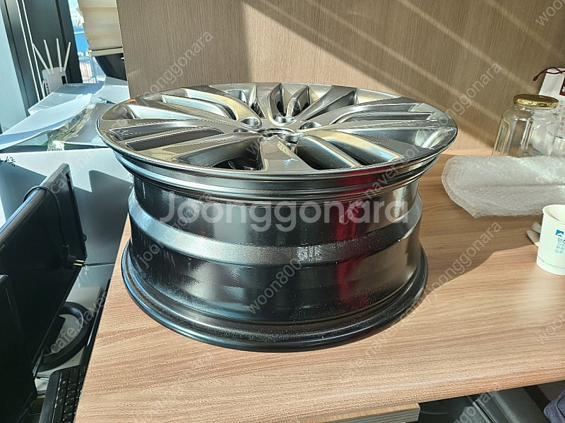 제네시스DH. G80 앞쪽 순정휠 1짝 판매합니다.--2