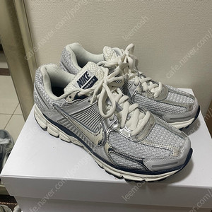 줌보메로5 메탈릭실버 275