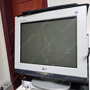 LG 플라트론 19인치 평면 crt 모니터 팔아요