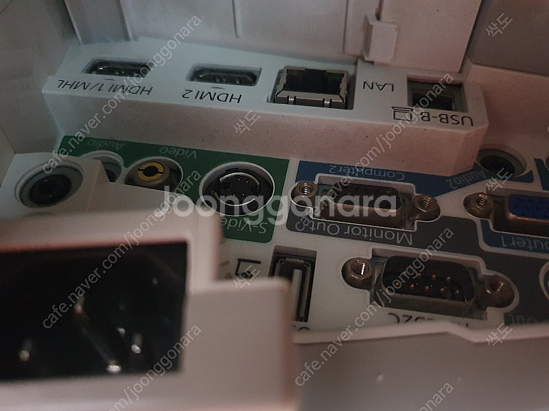 엡손 초단초점 프로젝터 EB-585WI--1