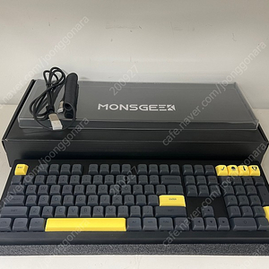 몬스긱 M5 블랙(공방 풀튜닝)+스위치(오일킹 풀튜닝)+키캡(PBT/XDA/신사) 팝니다.